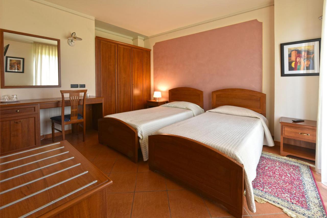 Hotel Ristorante Borgovecchio Montegrosso d'Asti Экстерьер фото