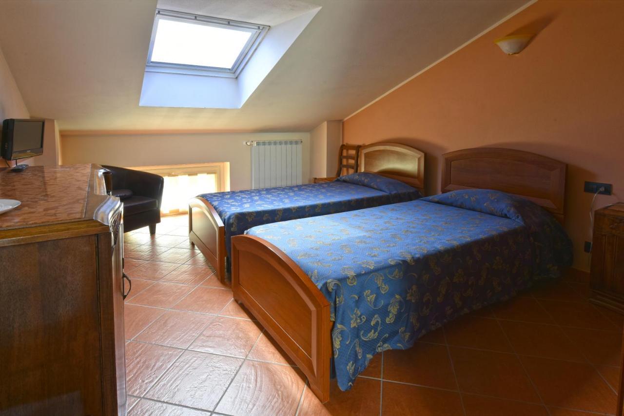 Hotel Ristorante Borgovecchio Montegrosso d'Asti Экстерьер фото
