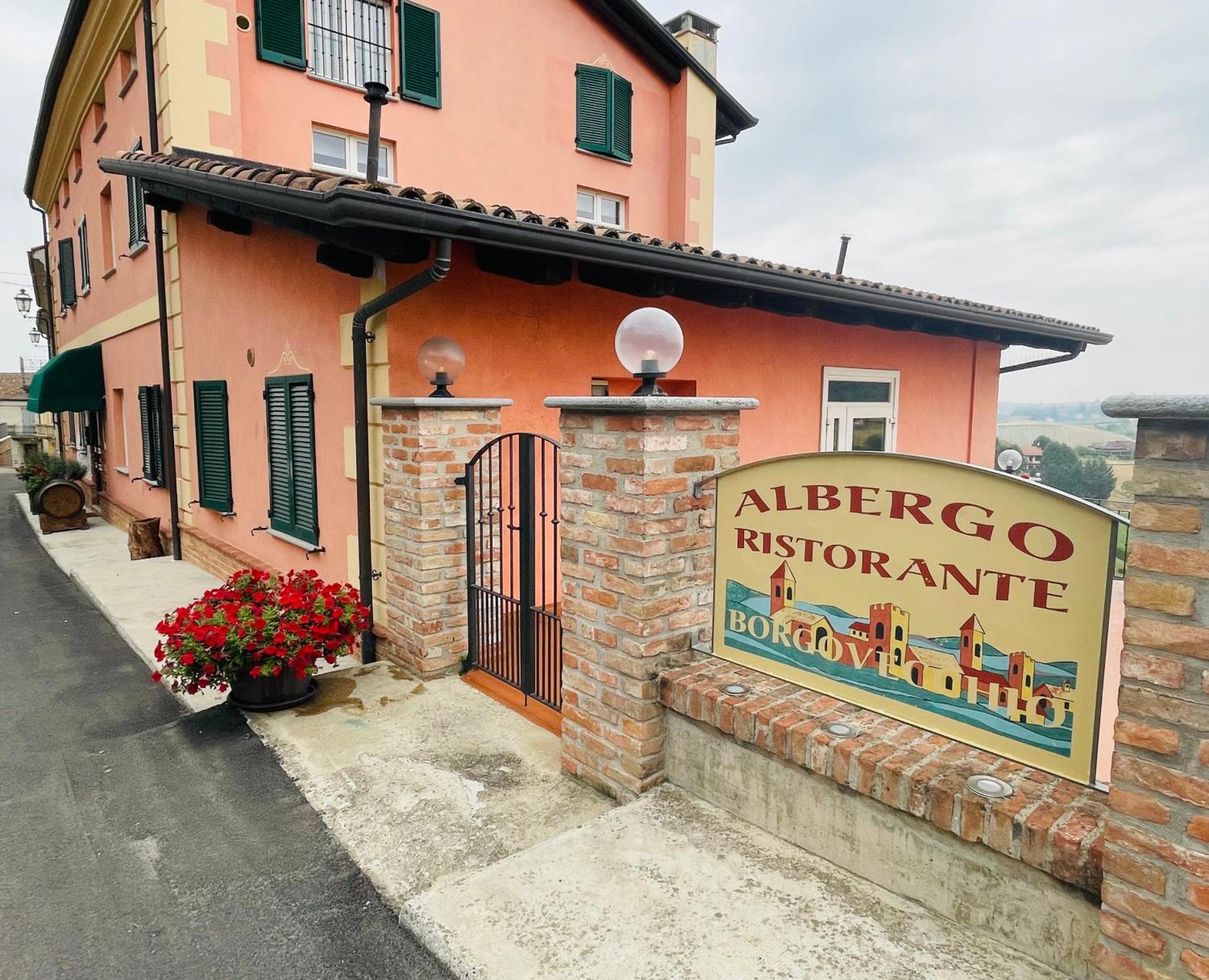 Hotel Ristorante Borgovecchio Montegrosso d'Asti Экстерьер фото